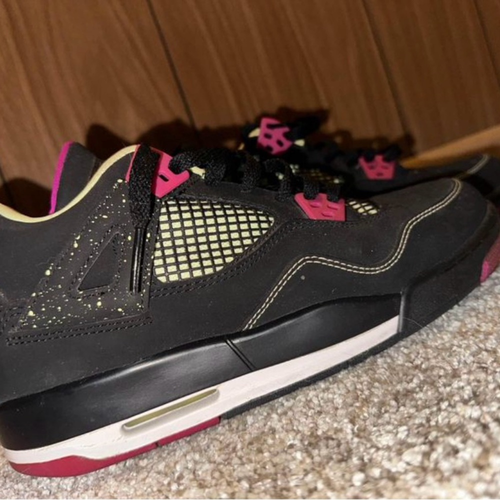 Jordan 4 retro fuchsia